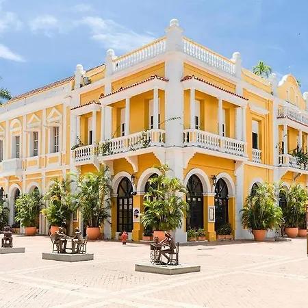 Casa En La Mejor Plaza De La Ciudad Vieja Apartment